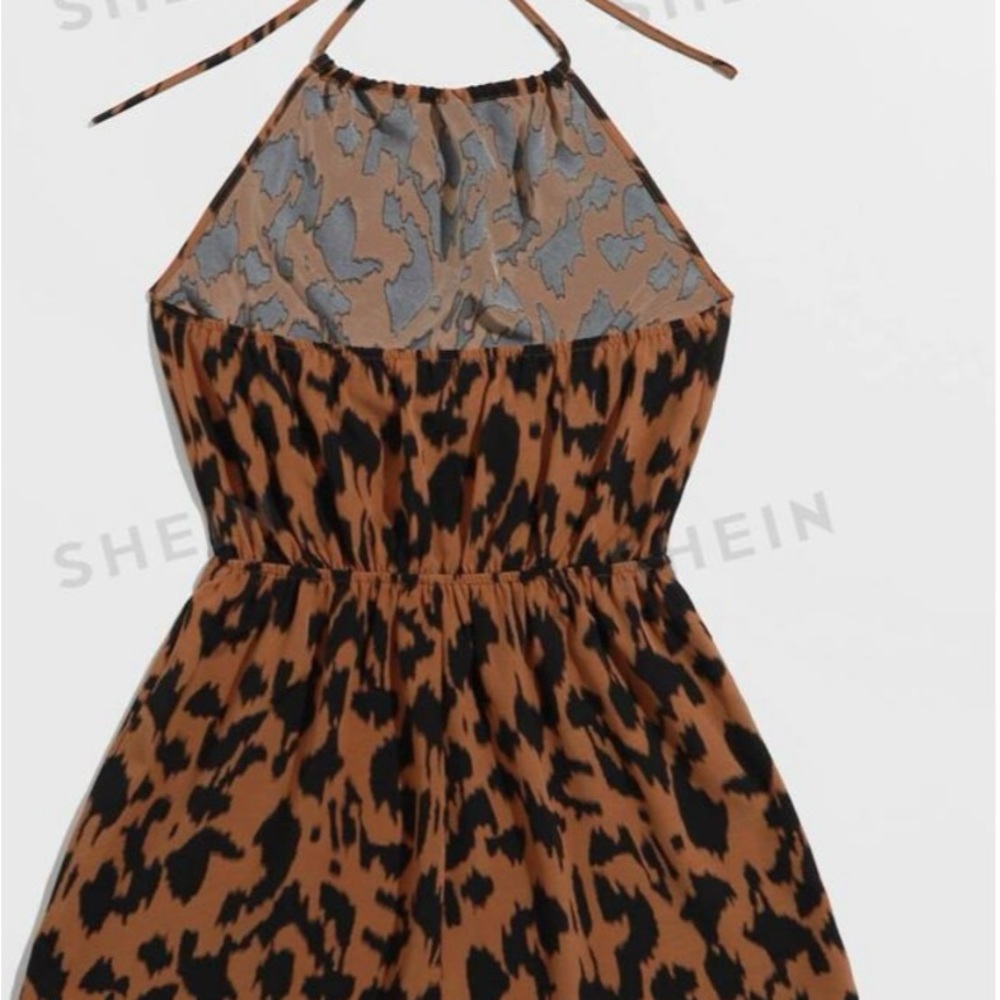 Vcay all over print with back tie halter romper.  Size 0Xl - Picture 2 of 4